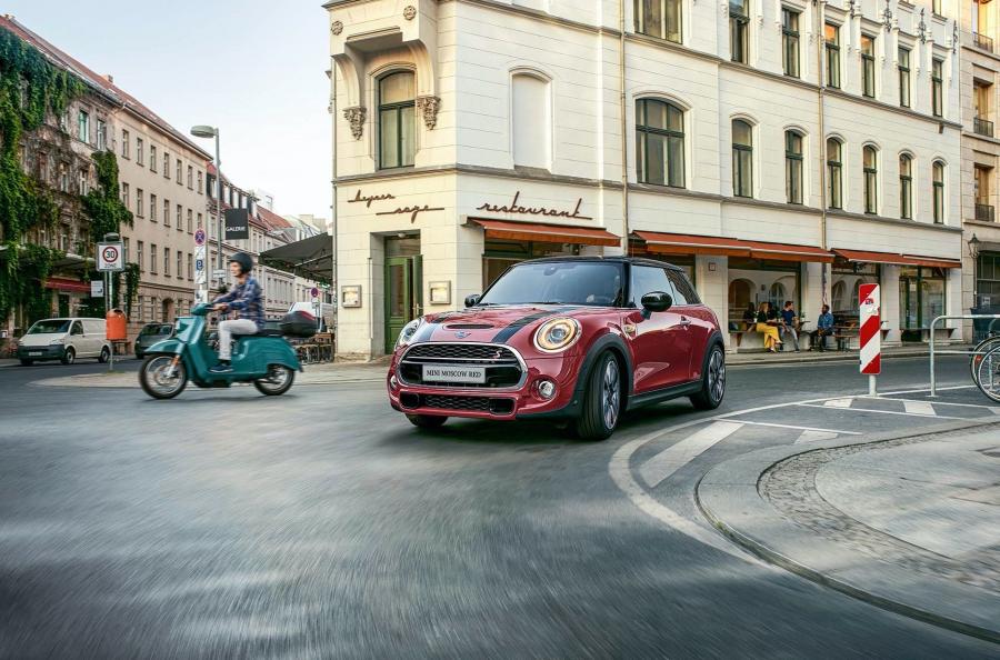 Mini Cooper S Moscow Red (F56) 2020 года  (RU) (фото 3 из 4)